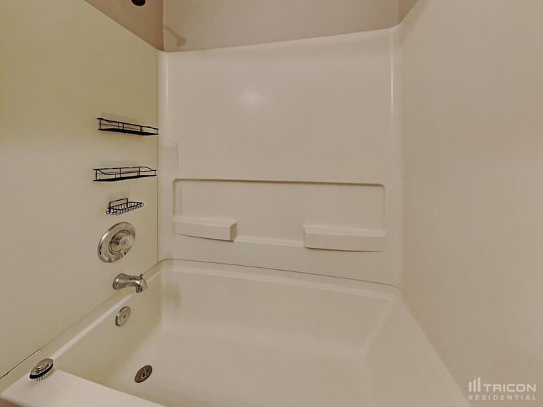 Building Photo - 1505 Dickens Pl NW