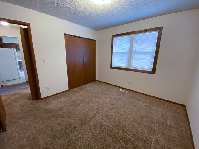 Building Photo - Harris Townhome