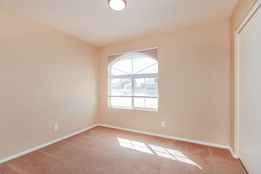 Building Photo - 8046 E Fairfield St