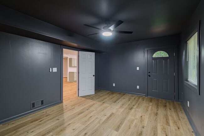 Building Photo - Newly Renovated East Side Home!