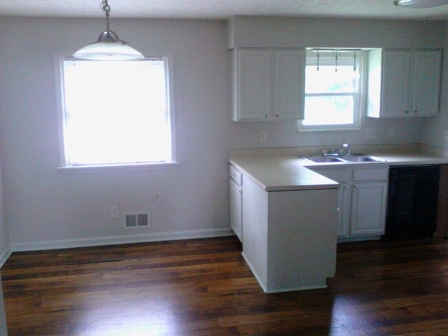 Building Photo - Nice 3 BR 1.5 House in Shively