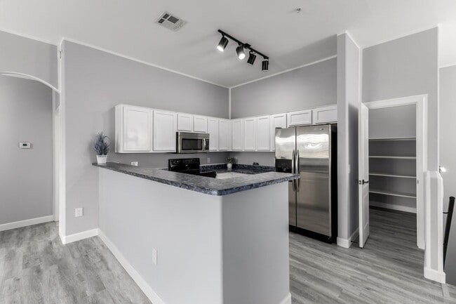 Building Photo - 1350 S Greenfield Rd