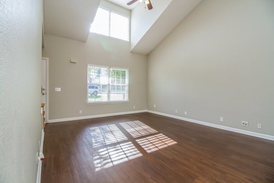 Building Photo - 360 Davids Way