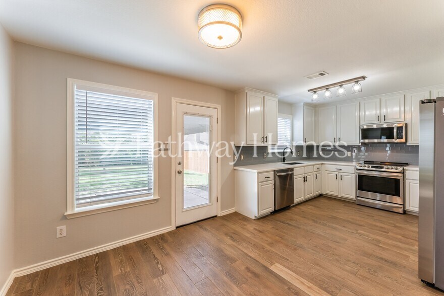 Building Photo - 212 Hereford Dr