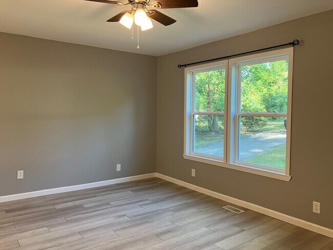 Building Photo - Two Bedroom Ranch in Denver