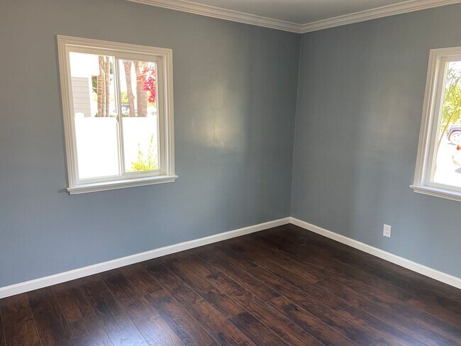 Building Photo - Remodeled 2 Bedroom in Kensington! Washer/...