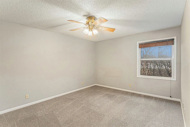 Building Photo - 4 Bed 5 Bath home creek view in back