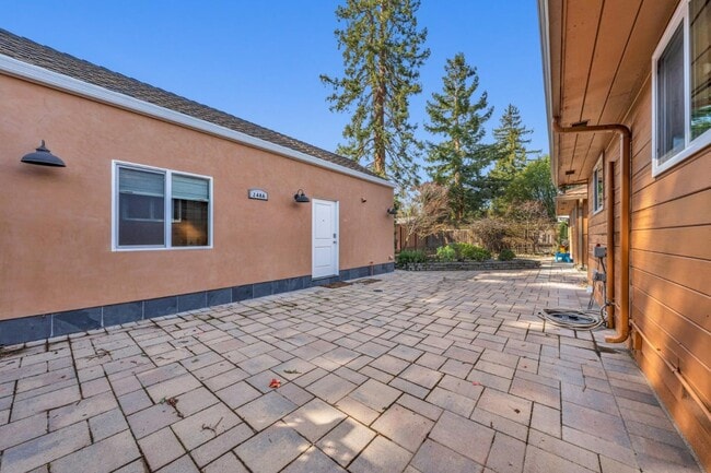 Building Photo - 248 Encina Ave