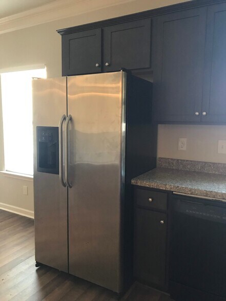 Building Photo - 348 Turtle Creek Dr