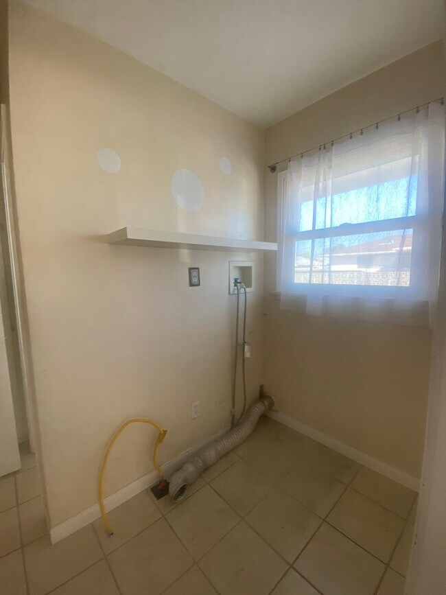 Building Photo - 409 E Puente St