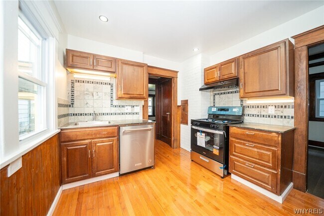 Building Photo - 23 Aldrich Pl