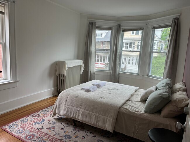 Building Photo - 25 Besch Ave