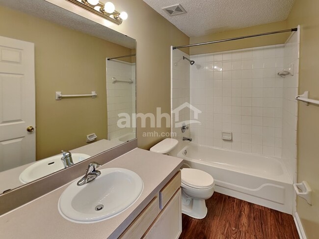 Building Photo - 3370 Westfield Dr