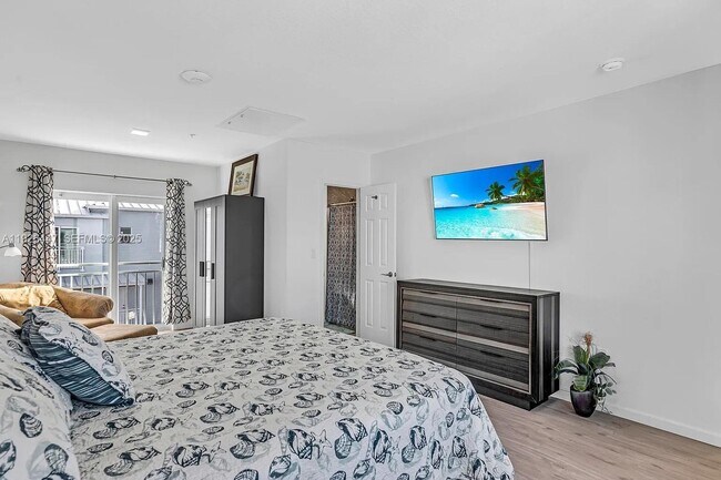 Building Photo - 10877 Overseas Hwy