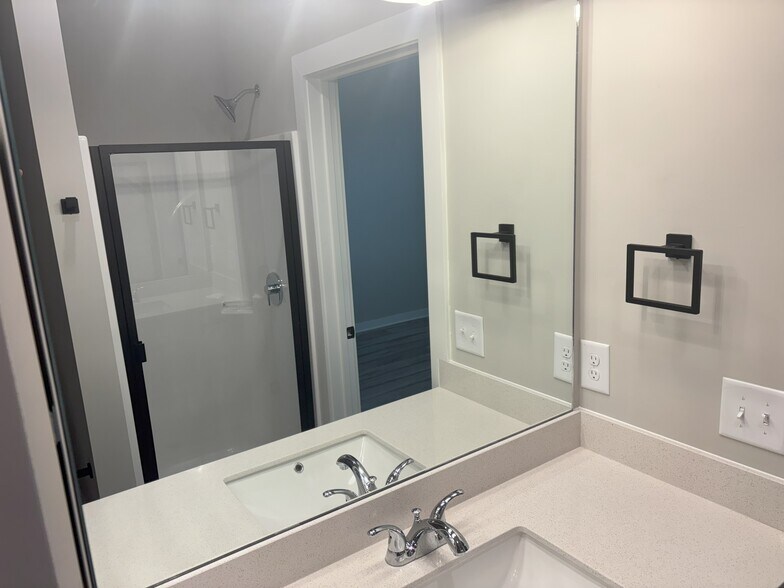 Building Photo - 439 Hobbs Ave