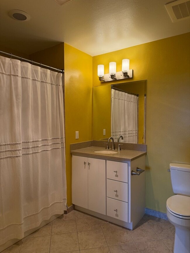 Building Photo - 2Bed - 2Bath Home