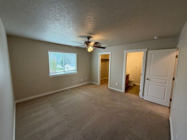 Building Photo - Perfect 4 bed 2.5 ba home in the desirable Sundance Subdiv. off McMillan & Meridian Rd.