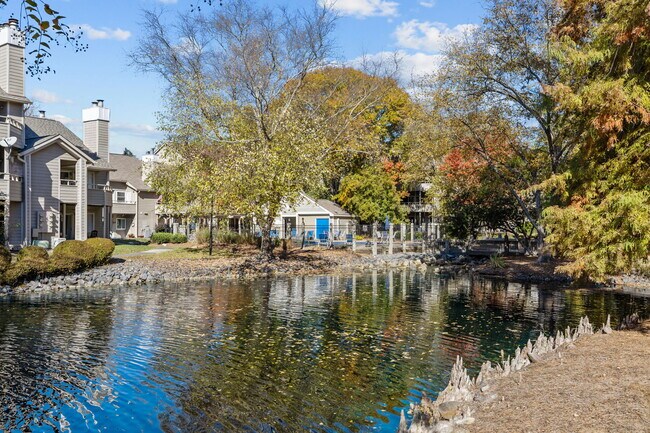 Building Photo - 2505 Stockbridge Dr