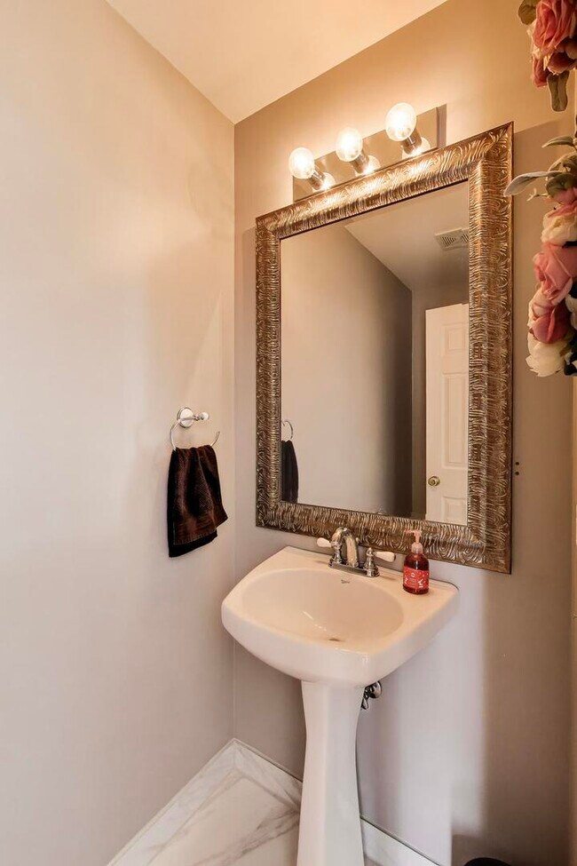 Building Photo - 590 Triumph Ct