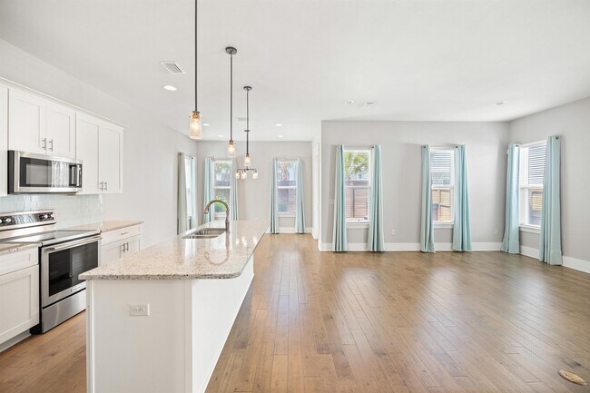 Building Photo - 56 Penelope St