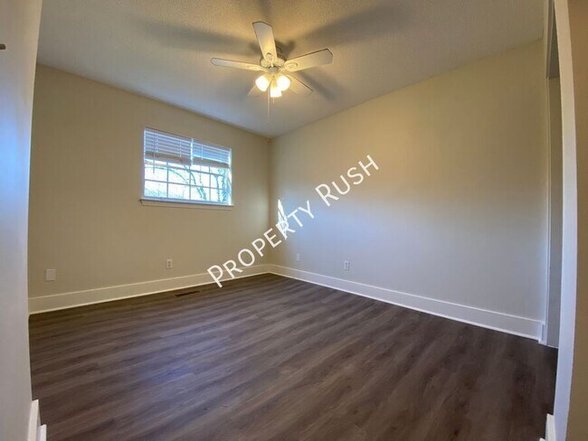 Building Photo - 4727 Tessie Ln
