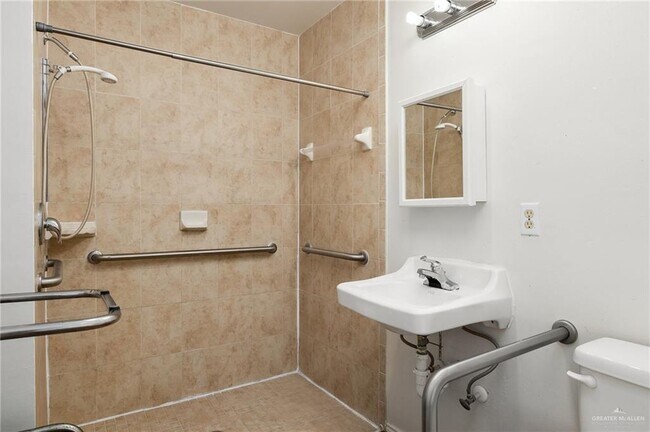 Building Photo - 211 Northgate Ave