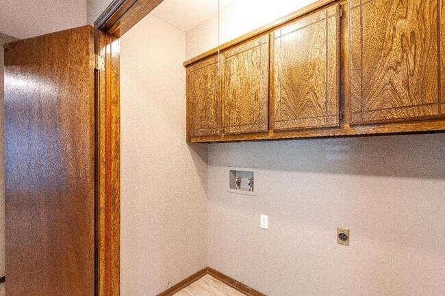 Building Photo - 1425 Venus Cir