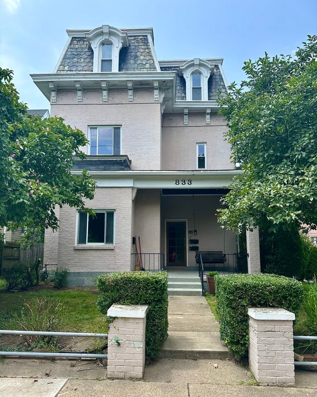 Building Photo - 833 N Euclid Ave