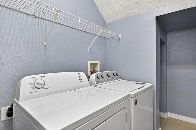 Building Photo - 6745 Breezy Palm Dr