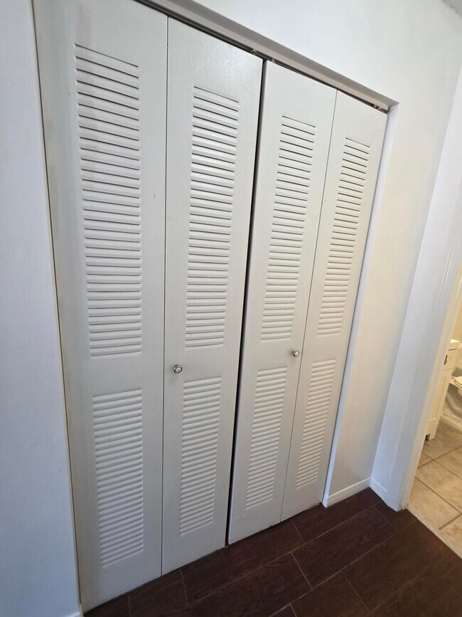 Building Photo - 4175 N Haverhill Rd