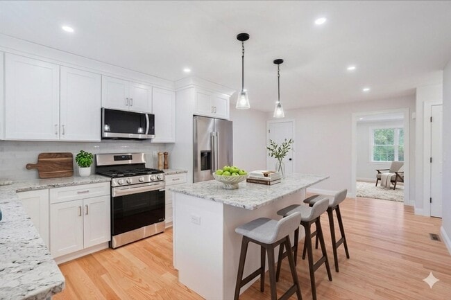 Building Photo - 513 Mendon Rd