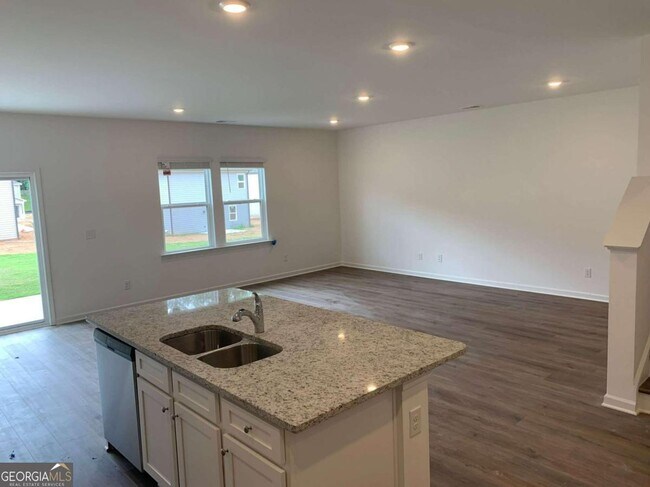 Building Photo - 200 Dragon Dr
