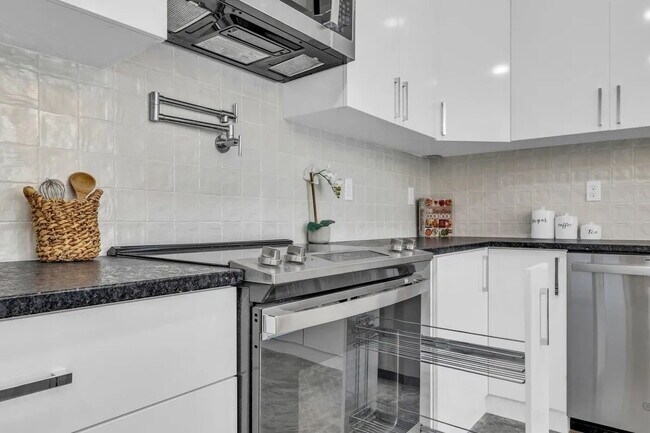 Building Photo - Modern 4-Bed Townhouse in Ridgedale – Minutes from Downtown Chattanooga!