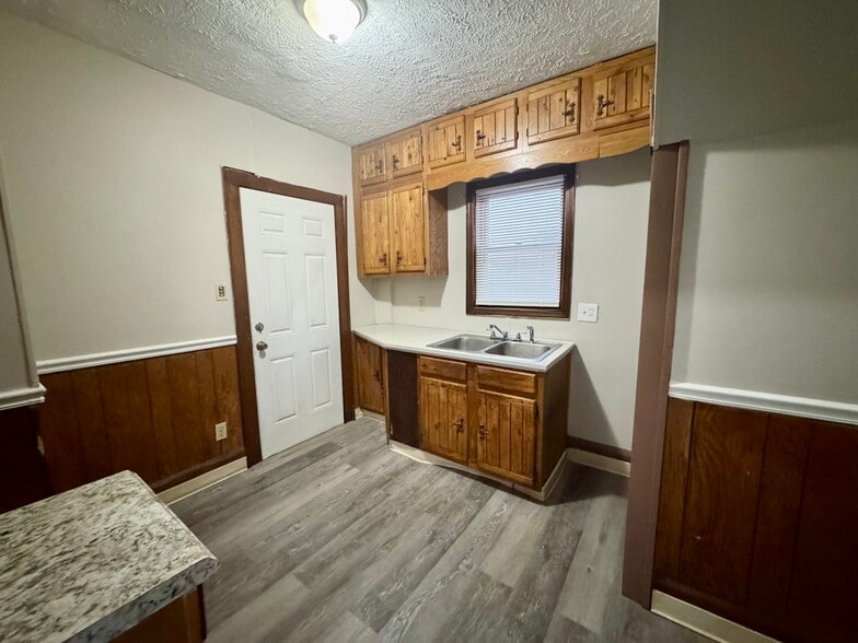 Building Photo - 1118 Ardmore Ave SW