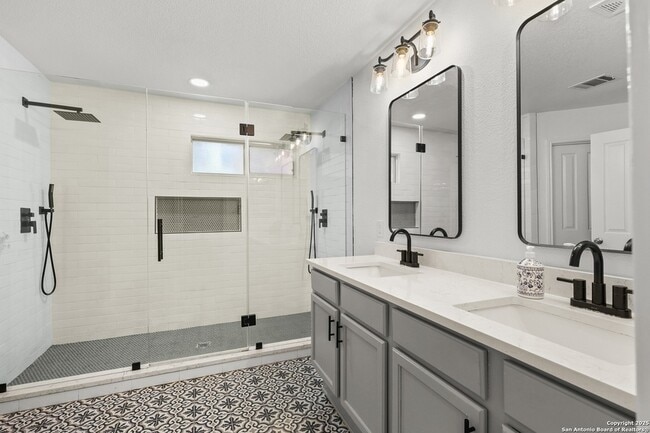 Building Photo - 10903 Wilson Oaks Dr