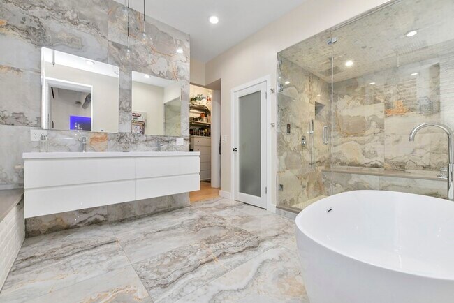 Building Photo - 112 Beach St