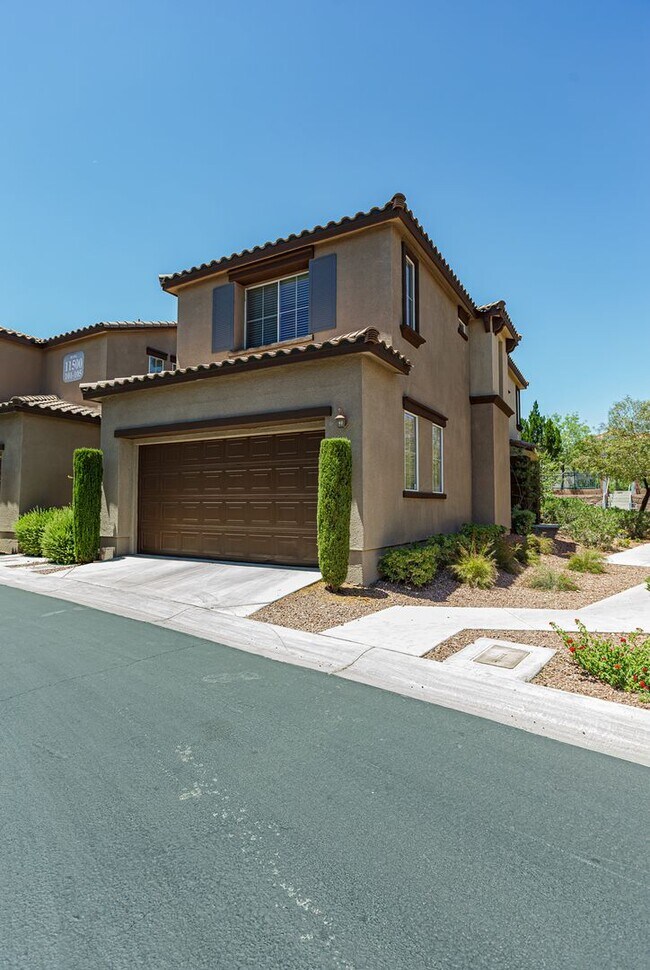 Building Photo - Townhome near Downtown Summerlin