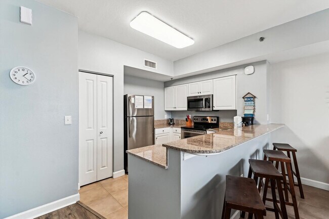 Building Photo - 9896 S Thomas Dr