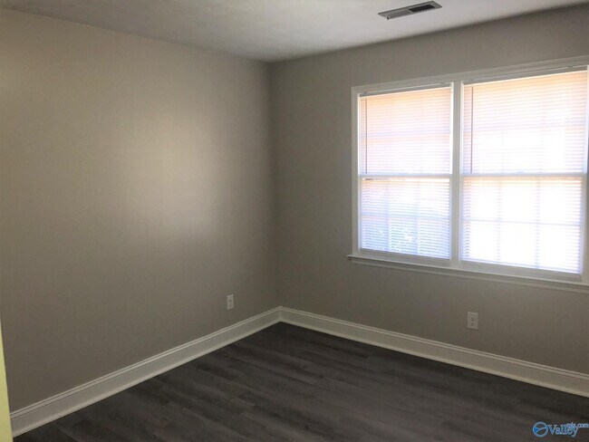 Building Photo - 2246 Westmead Dr SW