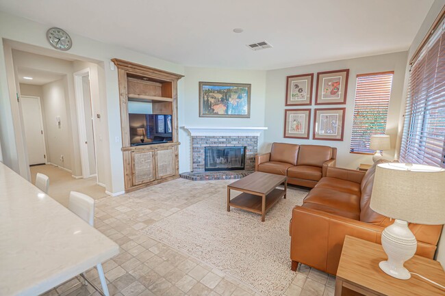 Building Photo - Stunning 4-Bedroom Home with Downstairs Bed/Bath, Views, and Remodeled Kitchen!