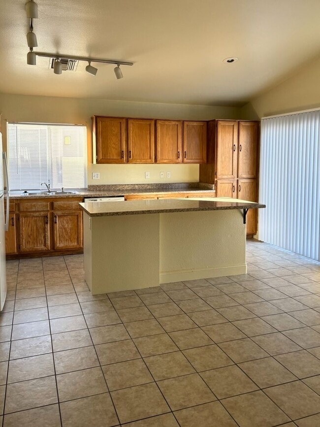 Building Photo - MOVE-IN READY 3BR/2BA SINGLE FAMILY HOME IN LAS VEGAS