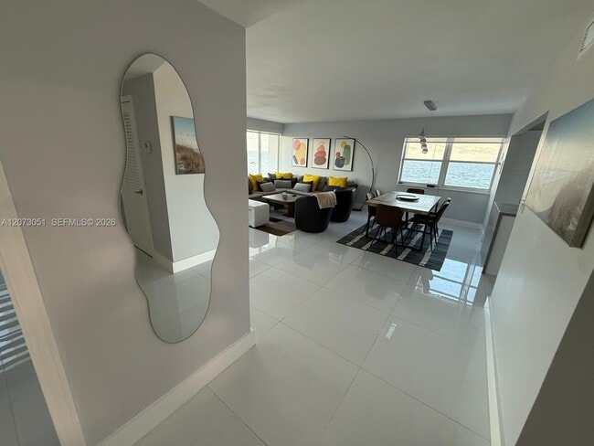 Building Photo - 3111 N Ocean Dr