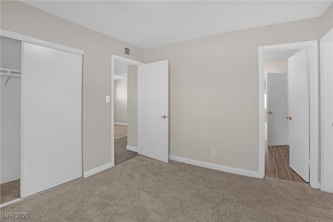 Building Photo - 416 Rossmoyne Ave