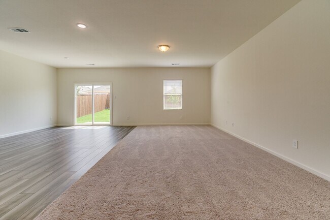 Building Photo - 778 Camden Dr