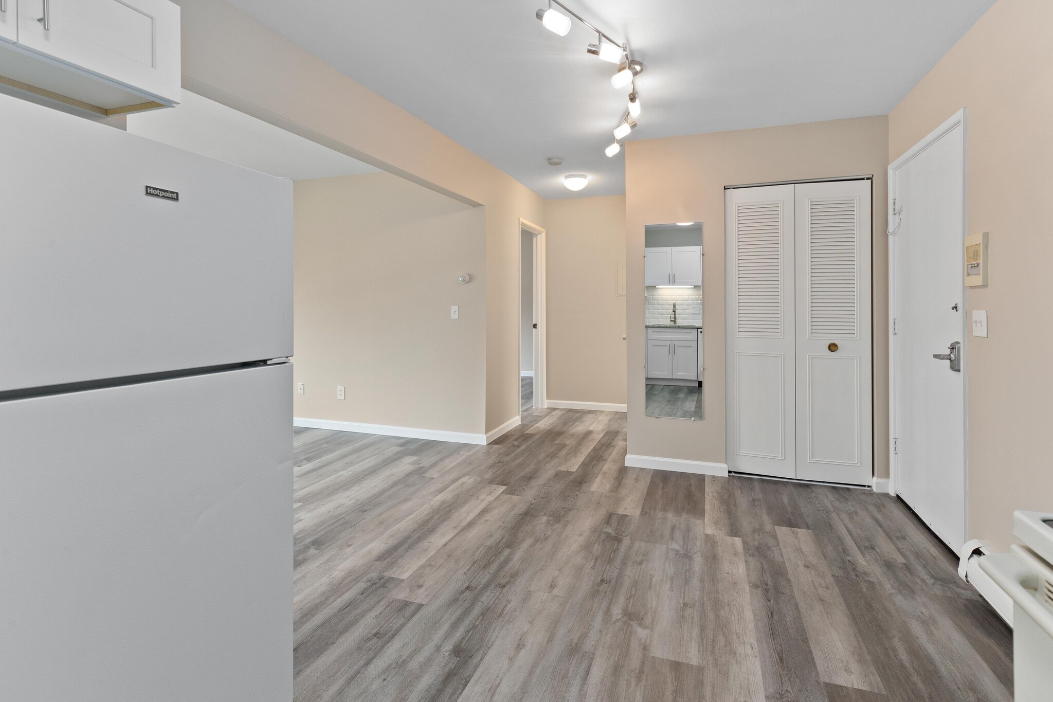 Building Photo - 1545 Cherboneau Pl