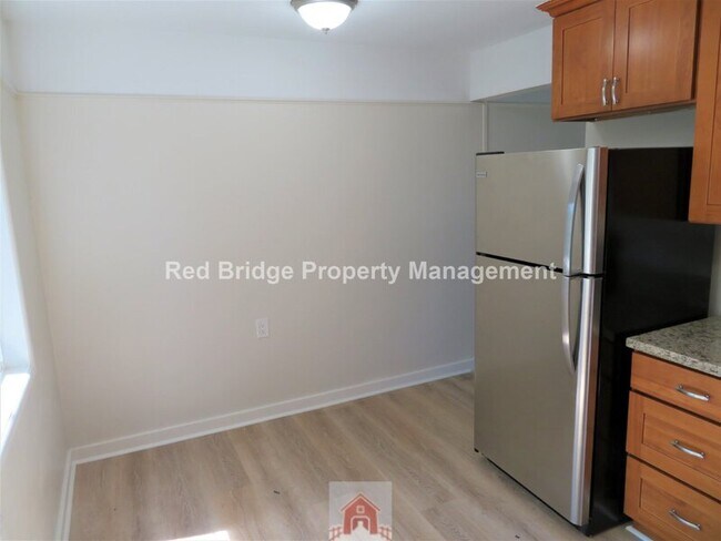 Building Photo - 131 SE 22nd Ave