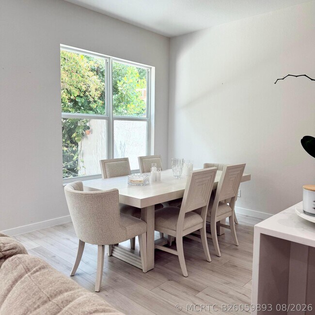 Building Photo - 5725 Via De La Plata Cir