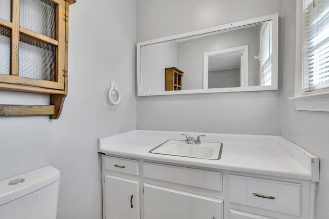 Building Photo - 3BR, 1.5 BA Ranch on Over Half an Acre with Fenced Yard, and Deck $1850/mo rent