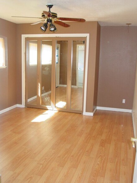 Building Photo - 9952 Vanguard Dr