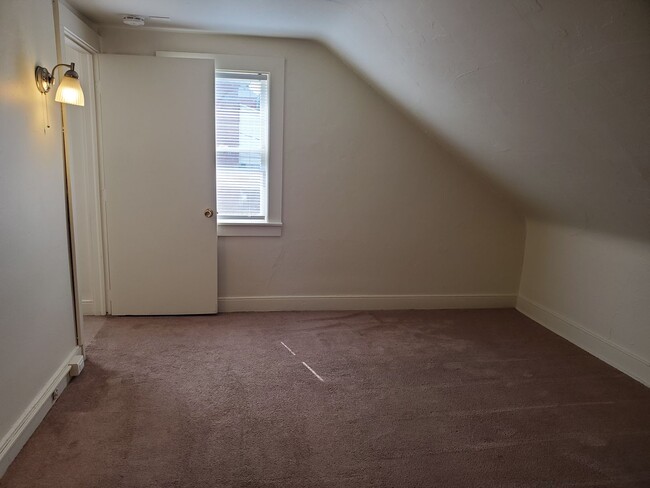 Building Photo - Lovely 2 Bedroom Home in Lancaster City!